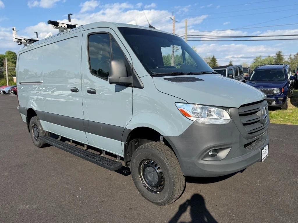 mercedes-benz sprinter cargo van 2024 W1Y4NBVY2RT169490 image mercedes-benz sprinter cargo van 2024 W1Y4NBVY2RT169490 image